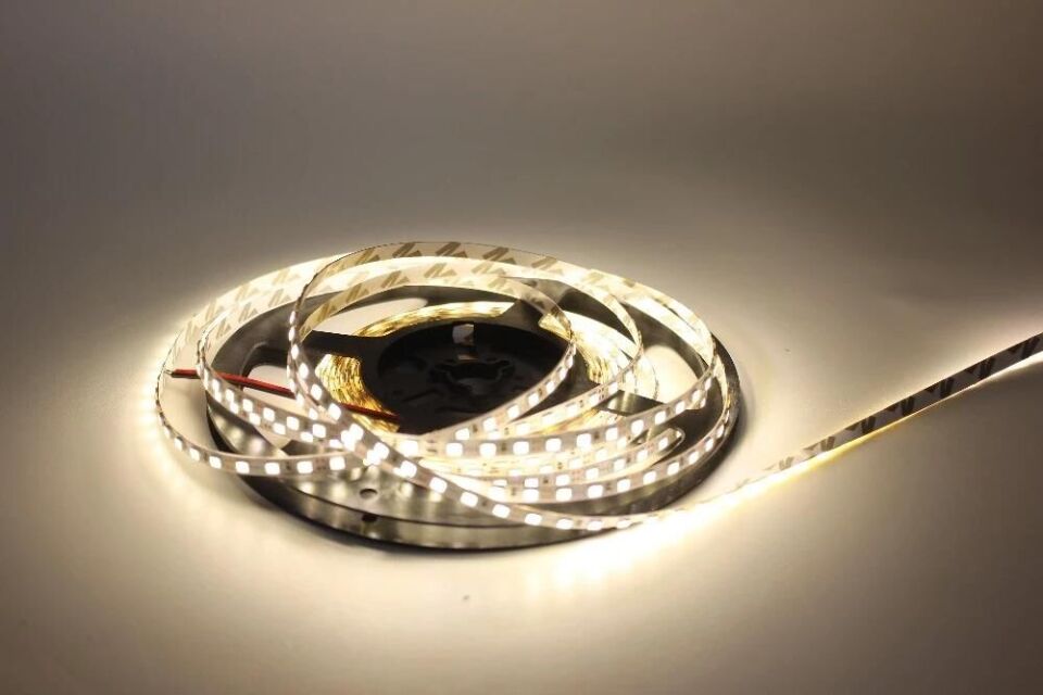 5V Şerit LED 2835 Mavi Renk – 120 LED/m – 5mm – İç Mekan (IP20) 5mt