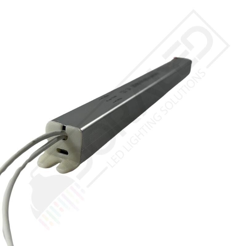 Ultra slim ince parmak led adaptör 12 volt 3 amper 36 watt (25x2x2cm)